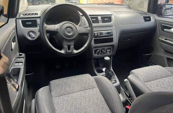 VOLKSWAGEN FOX 1.6 MI HIGHLINE 8V FLEX 4P MANUAL VOLKSWAGEN FOX 1.6 MI HIGHLINE 8V FLEX 4P MANUAL